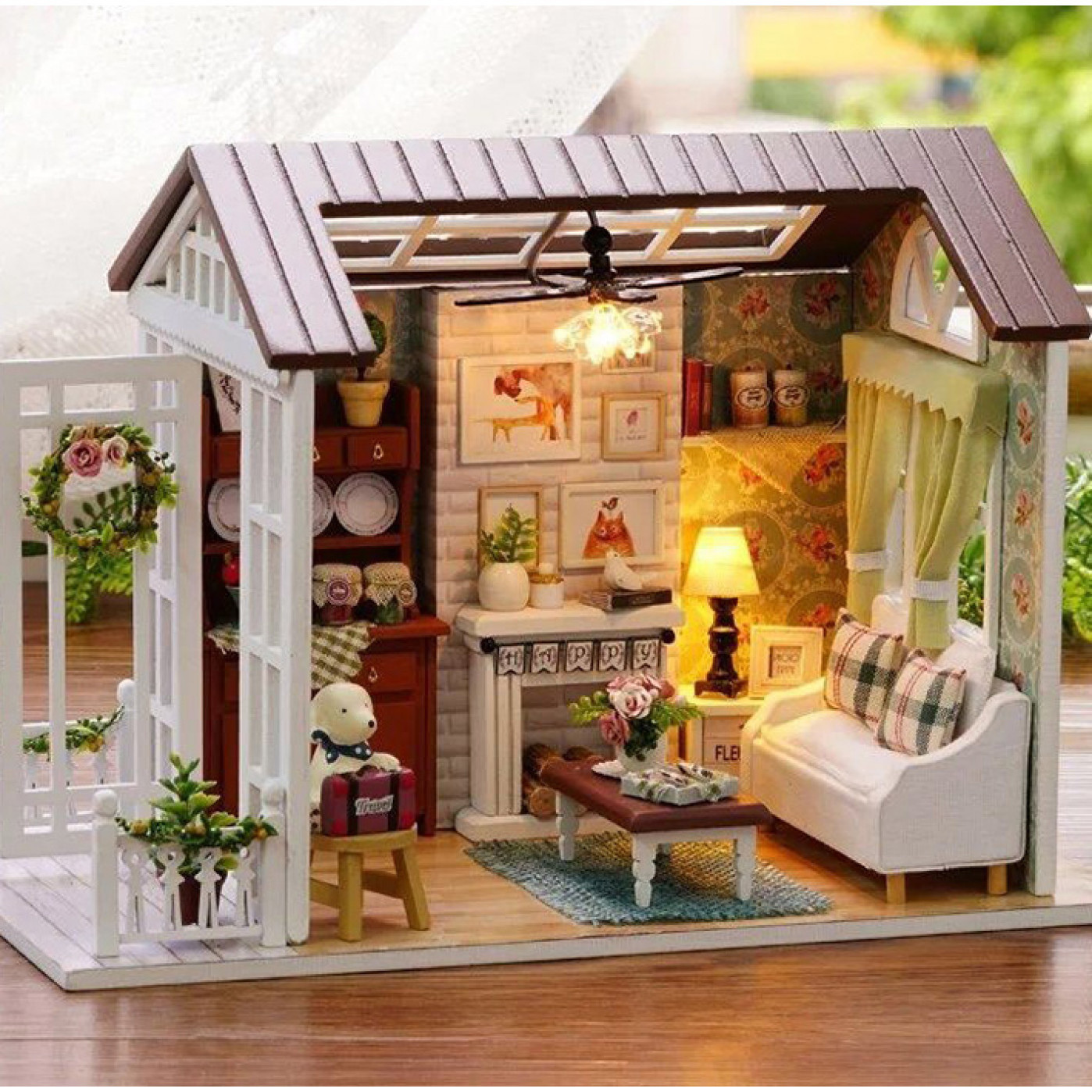 миниатюрный домик с мебелью