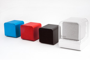 NuForce Cube: миниатюрный музыкальный центр.