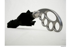 Зонт с рукояткой в виде кастета