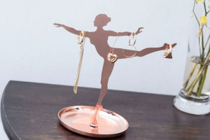 Что подарить любимой девушке на 14 февраля: лучшие идеи