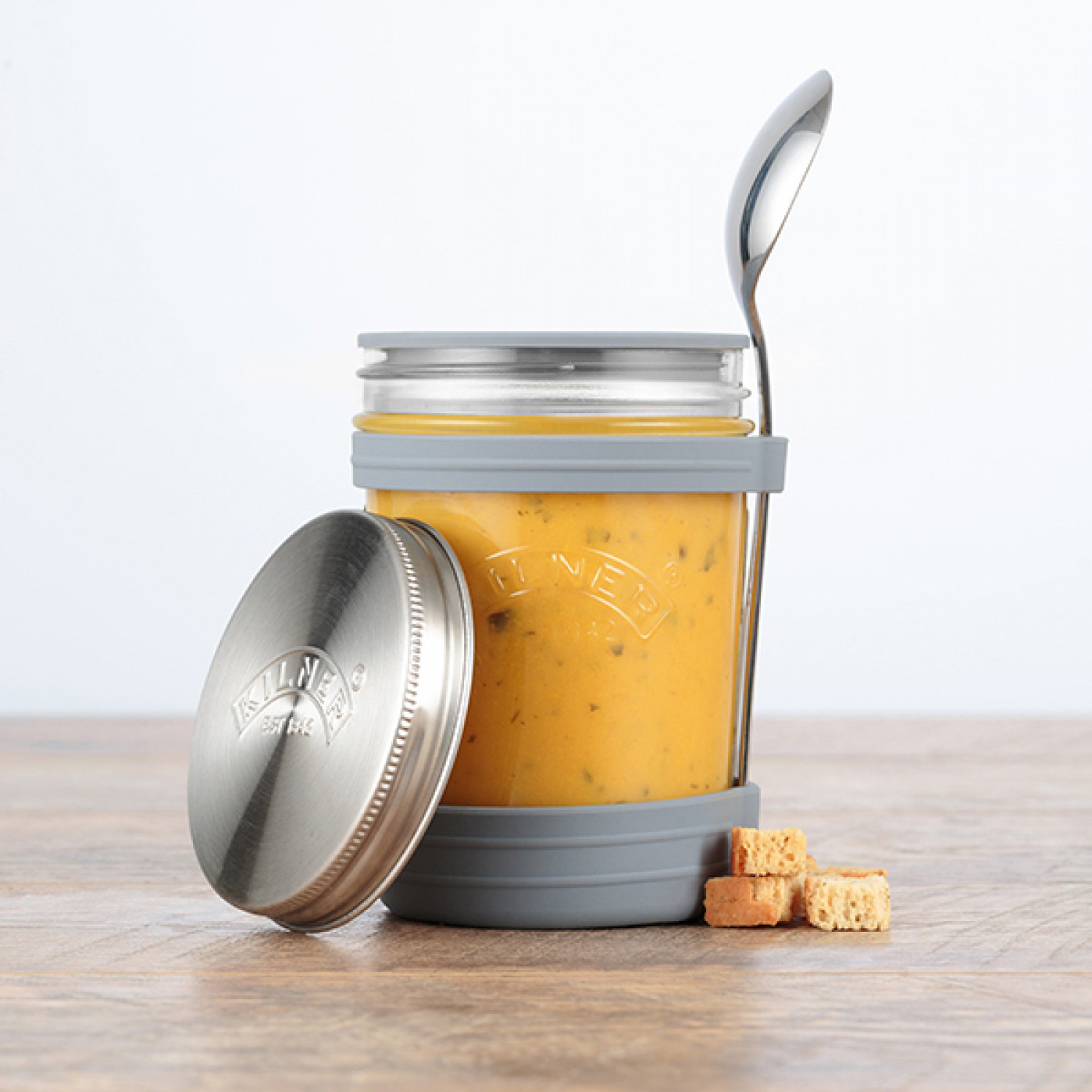 Банка с крышкой и ложкой для первых блюд