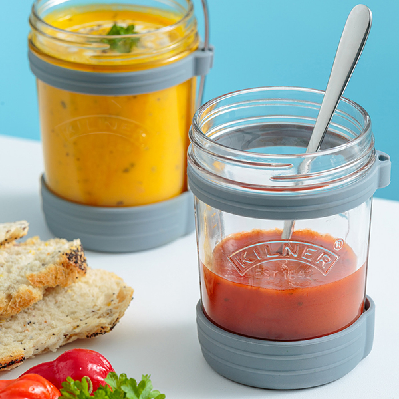 Банка с крышкой и ложкой для первых блюд