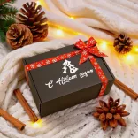 Черная новогодняя подарочная коробка с лентой на выбор