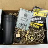 Подарочный набор автолюбителю - термо-кружка, обложка для документов, аромат для авто, брелок, открытки