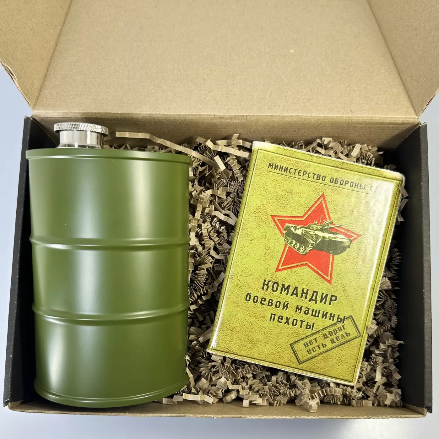 Подарочный набор для мужчины Танкист - фляга в виде бочки топлива и обложка на автодокументы