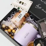 Уютный подарочный набор с термокружкой, свечкой, медом, кофе, конфетами и аудиоткрыткой