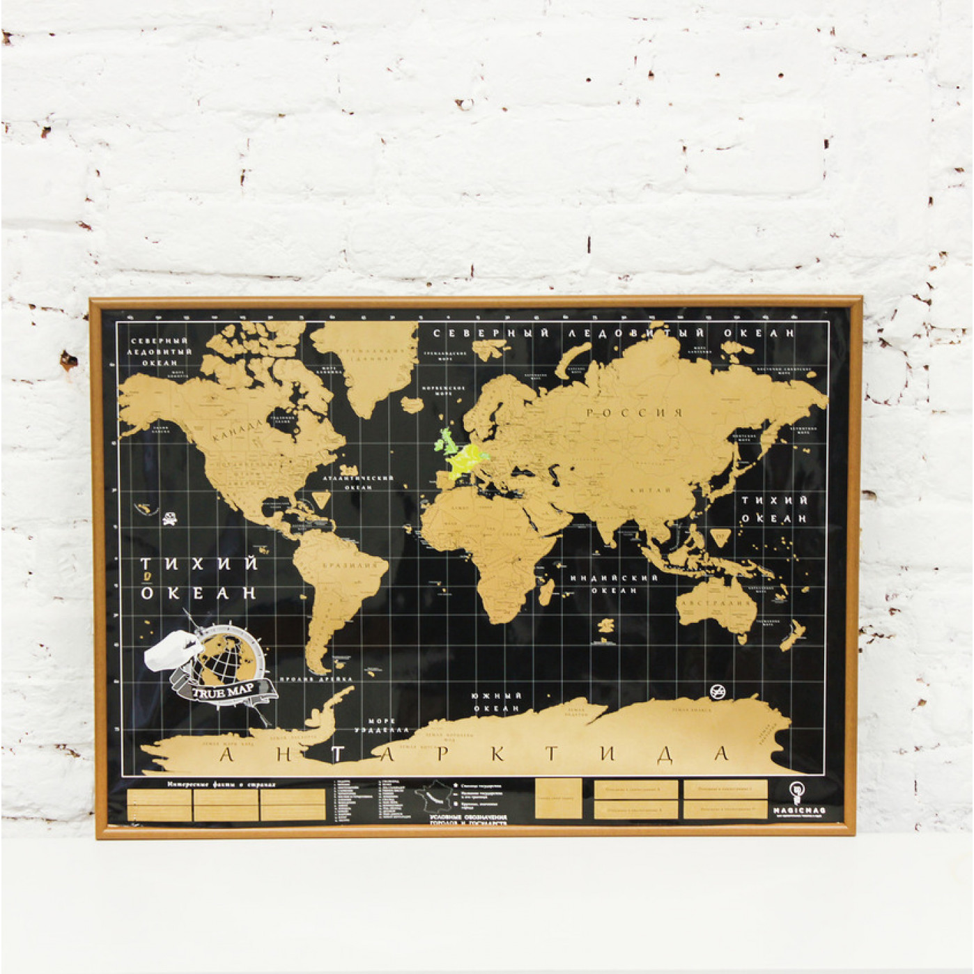 Truemap Black в рамке - черная скретч карта мира Deluxe