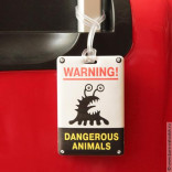Опознавательная бирка на багаж Dangerous Animals