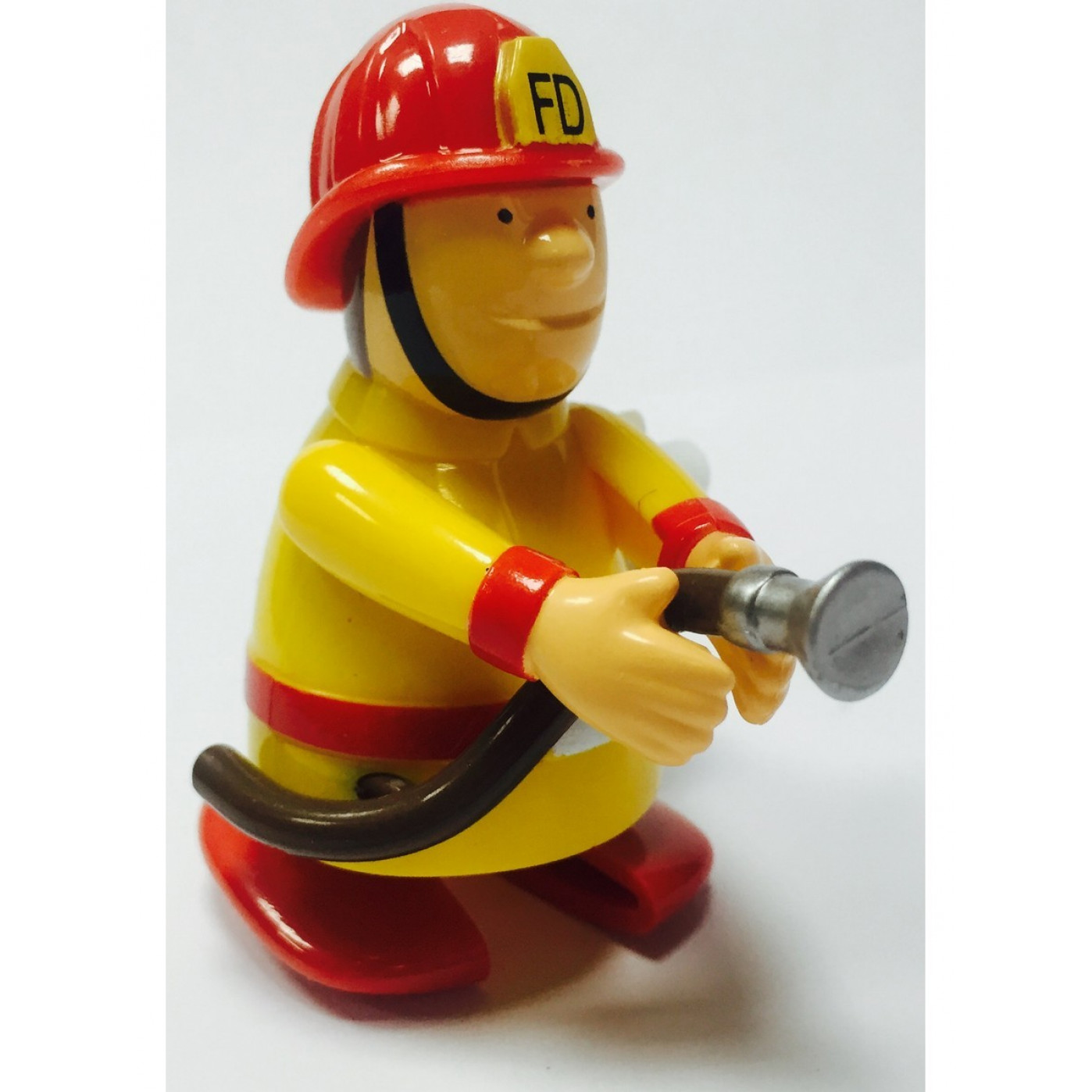 Купить игрушку пожарный. Пожарные игрушки. Пожарник игрушка. Игрушечные пожарные. Игрушка заводной пожарный.