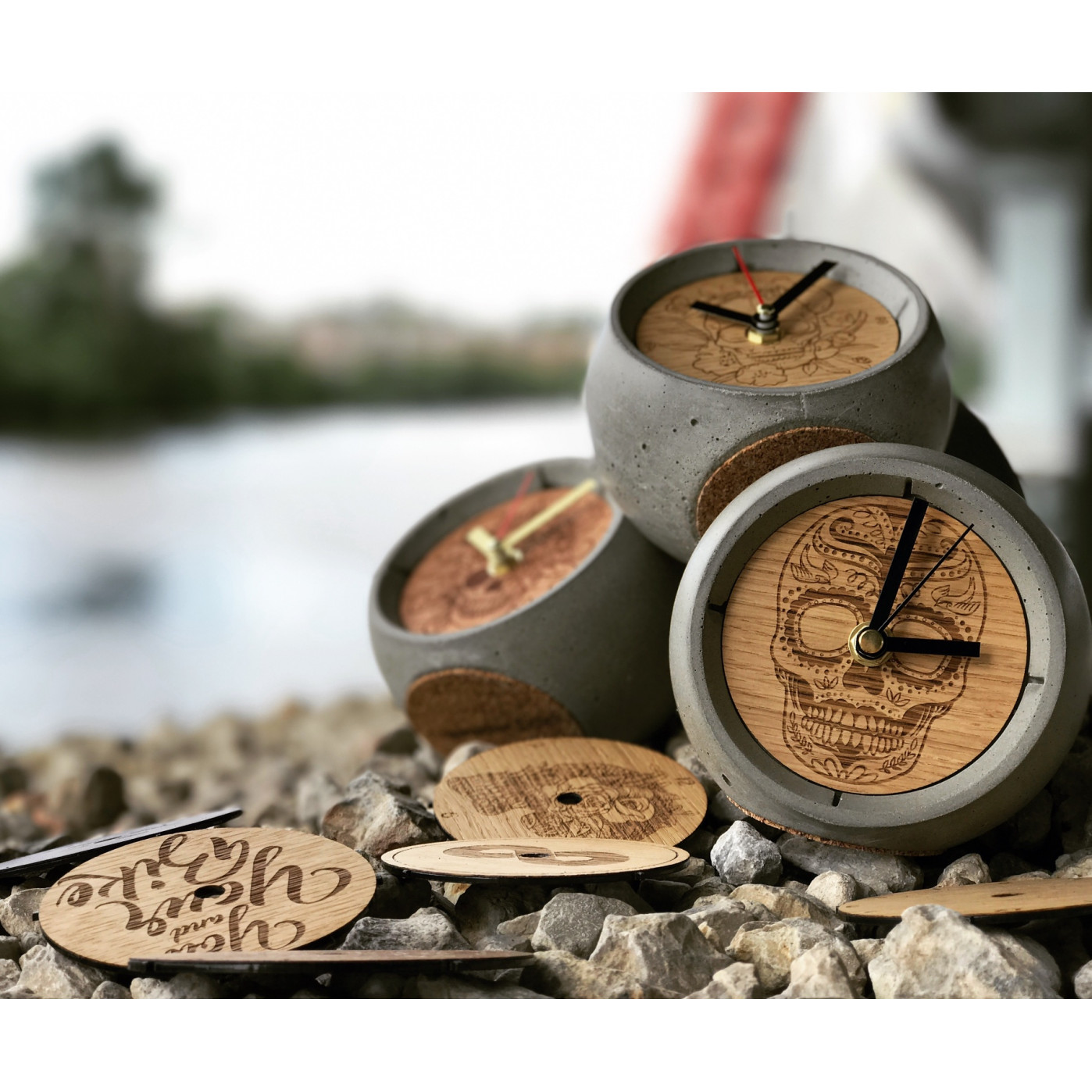 Дизайнерские настольные часы из бетона 13 o'clock с гравировкой