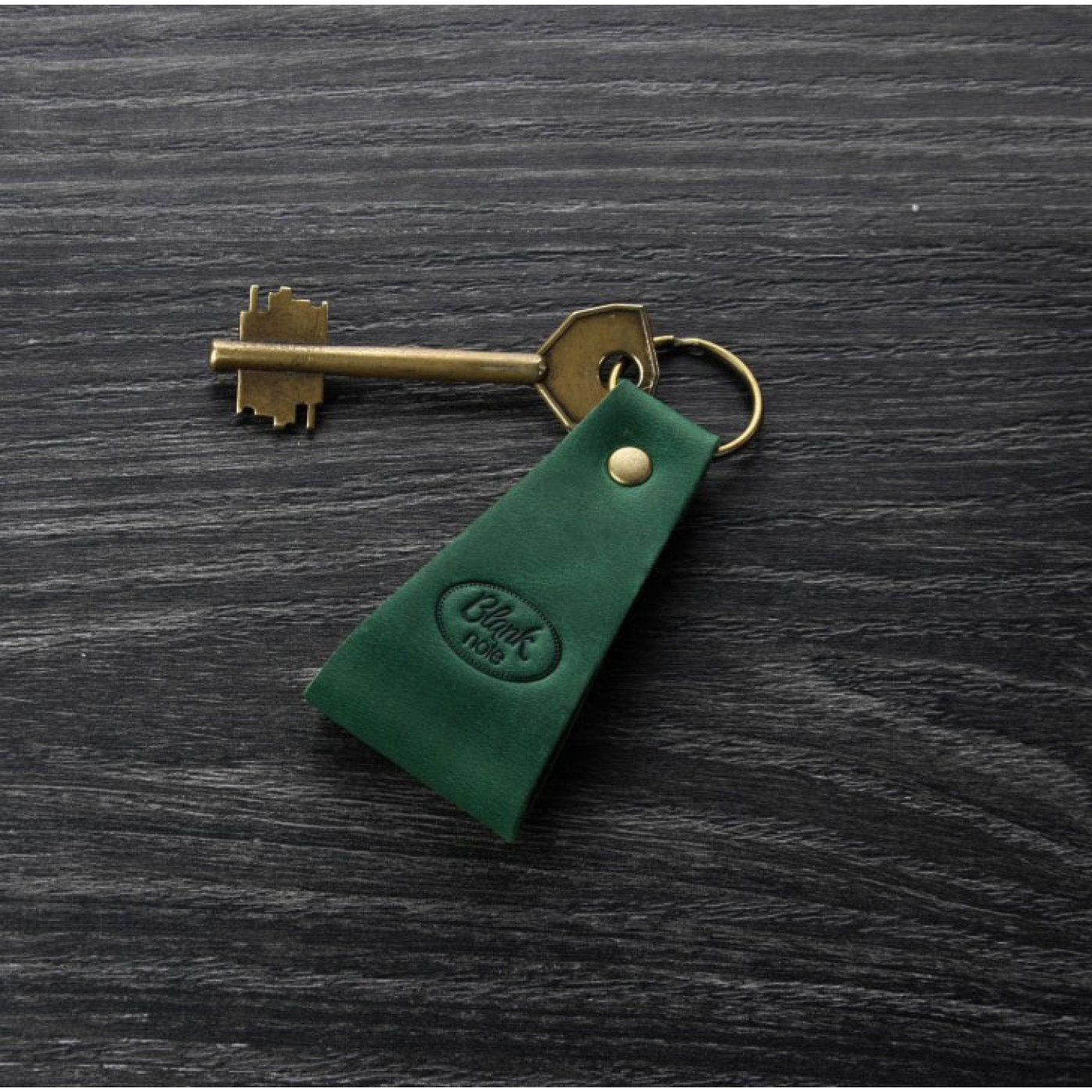 Кожаный брелок Blanknote Home is where your heart is