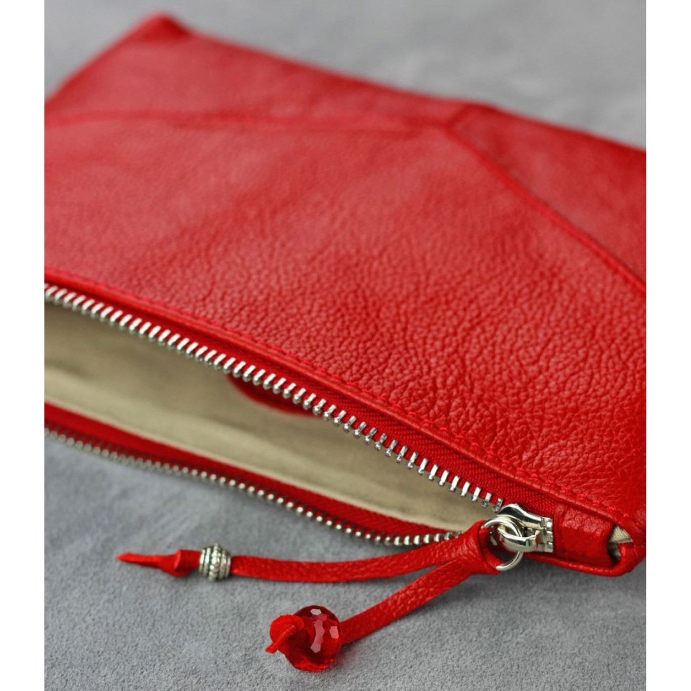 Кожаная косметичка Blanknote рубин