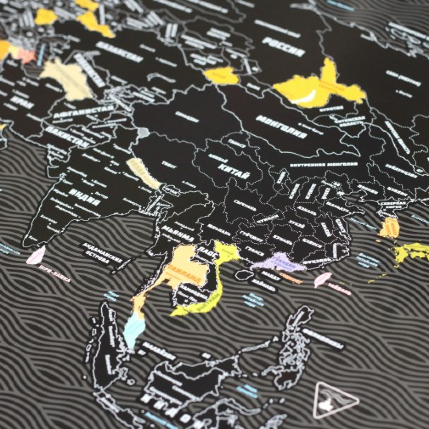 TrueMap Plus - Большая стиральная скретч карта путешествий (97 см.)