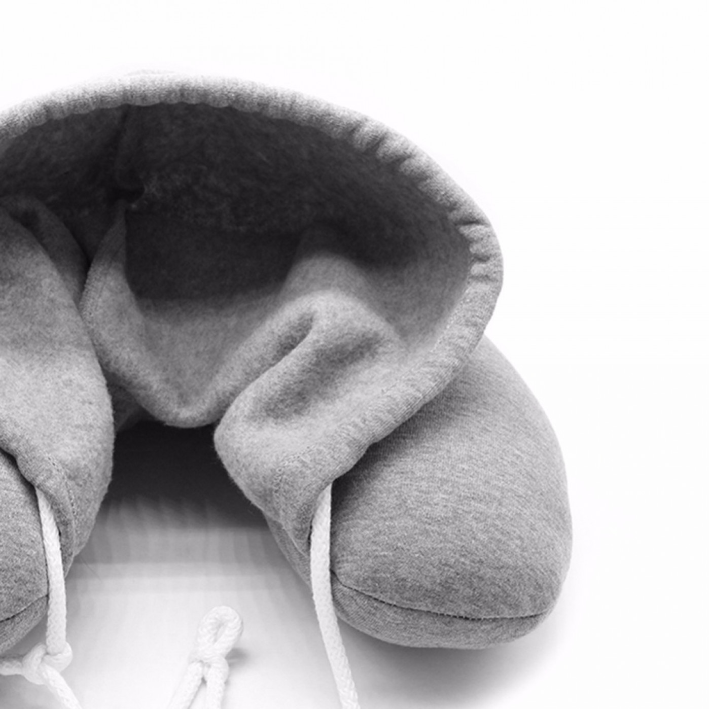 Туристическая подушка с флисовым капюшоном