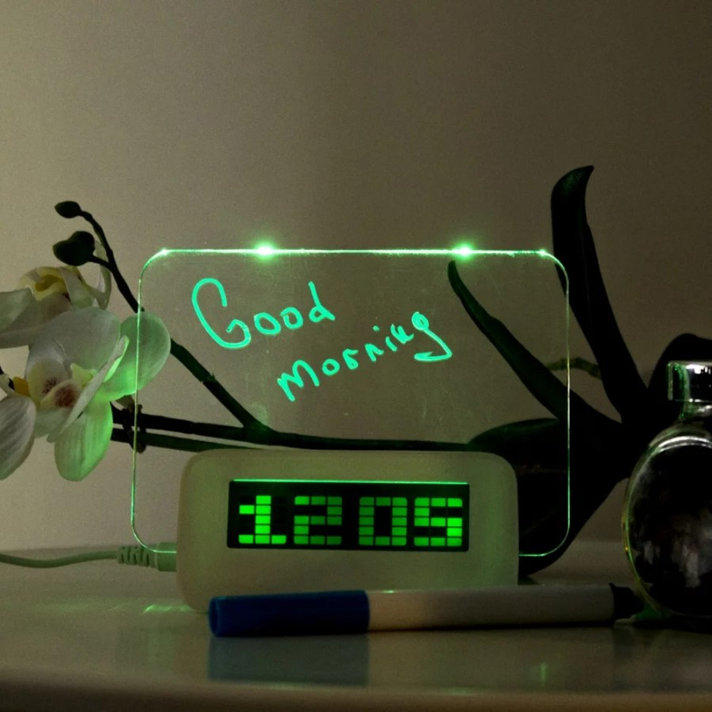 Купить электронные подарки. Необычные будильники. Часы будильник с подсветкой. Необычные часы будильник. Необычные электронные часы настольные.