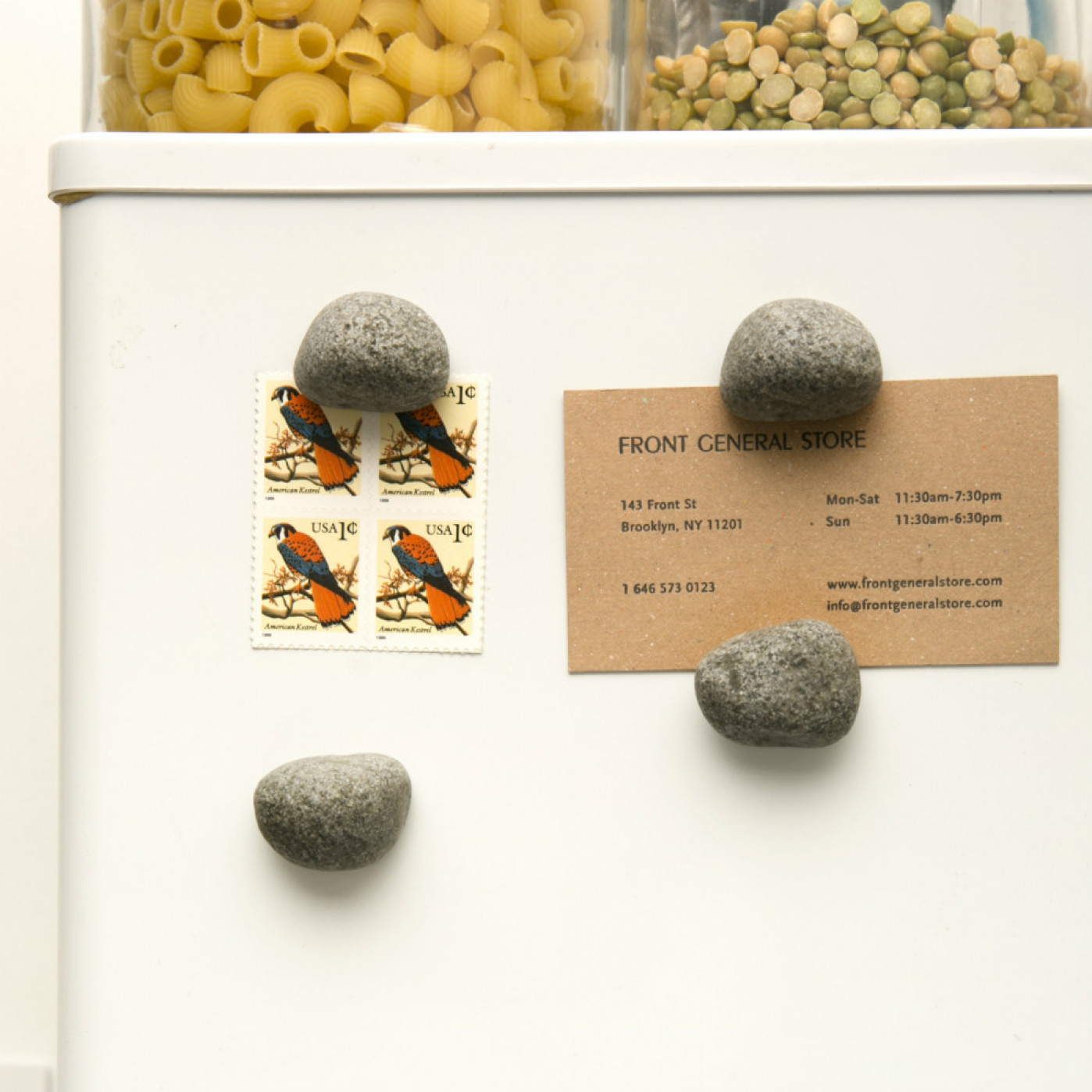 Набор магнитов на холодильник Pebble Magnets Kikkerland