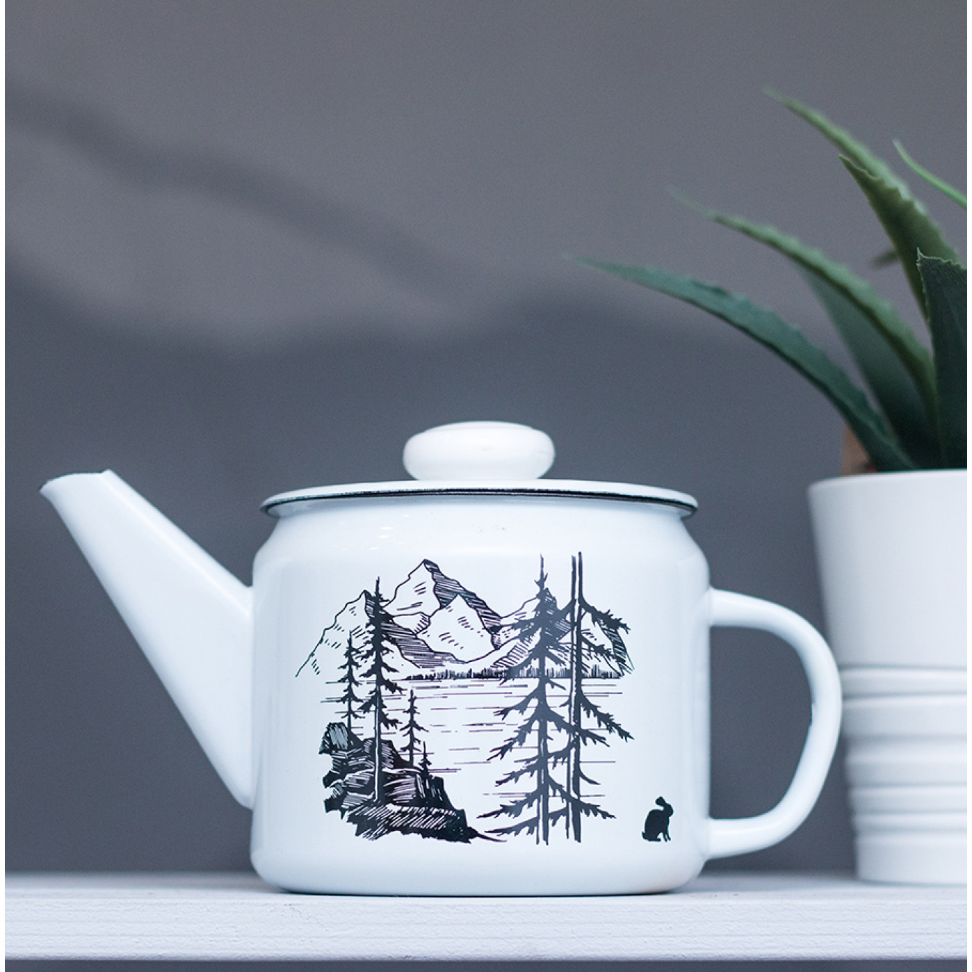 Эмалированный чайник Лес и горы 1 л. (скол на крышке)