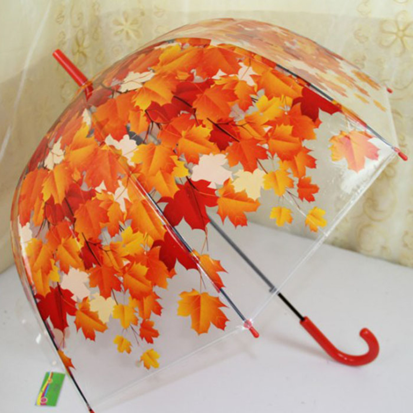 Зонт обклеенный листьями