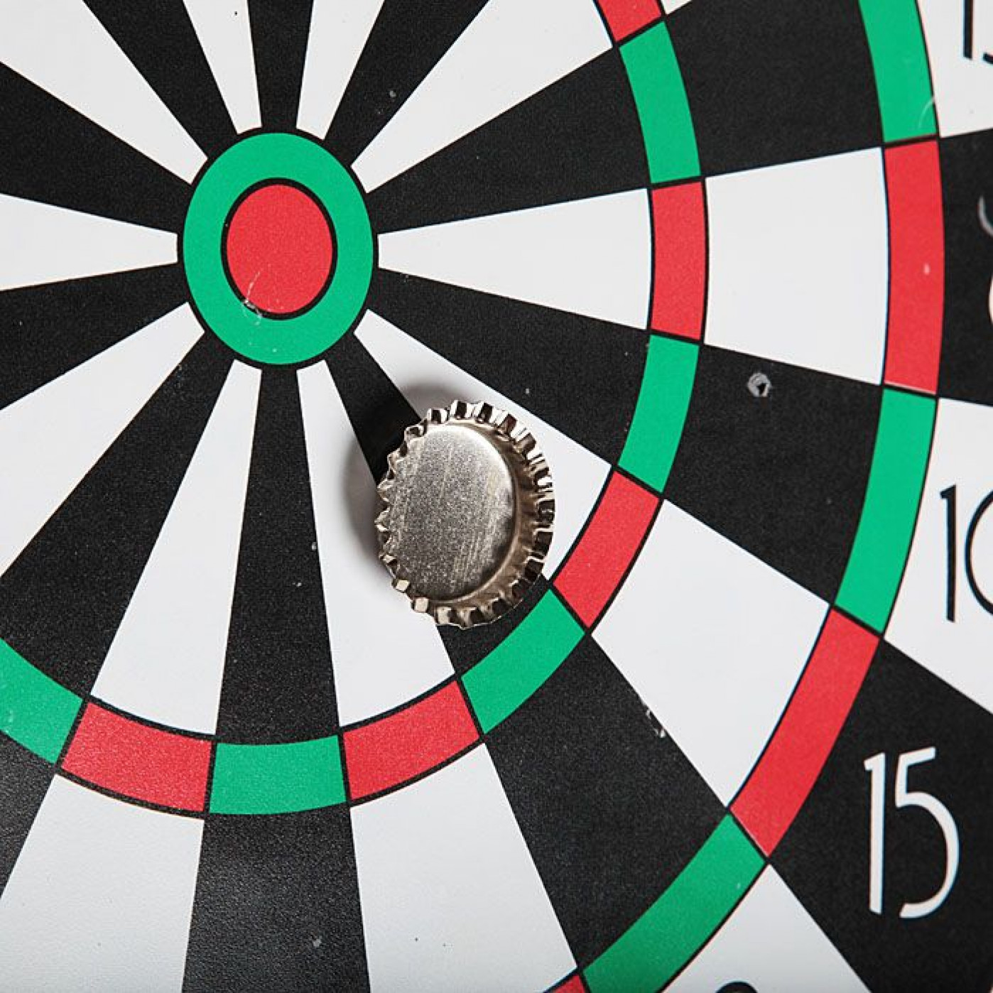 Дартс магнитный с пивными крышками большой