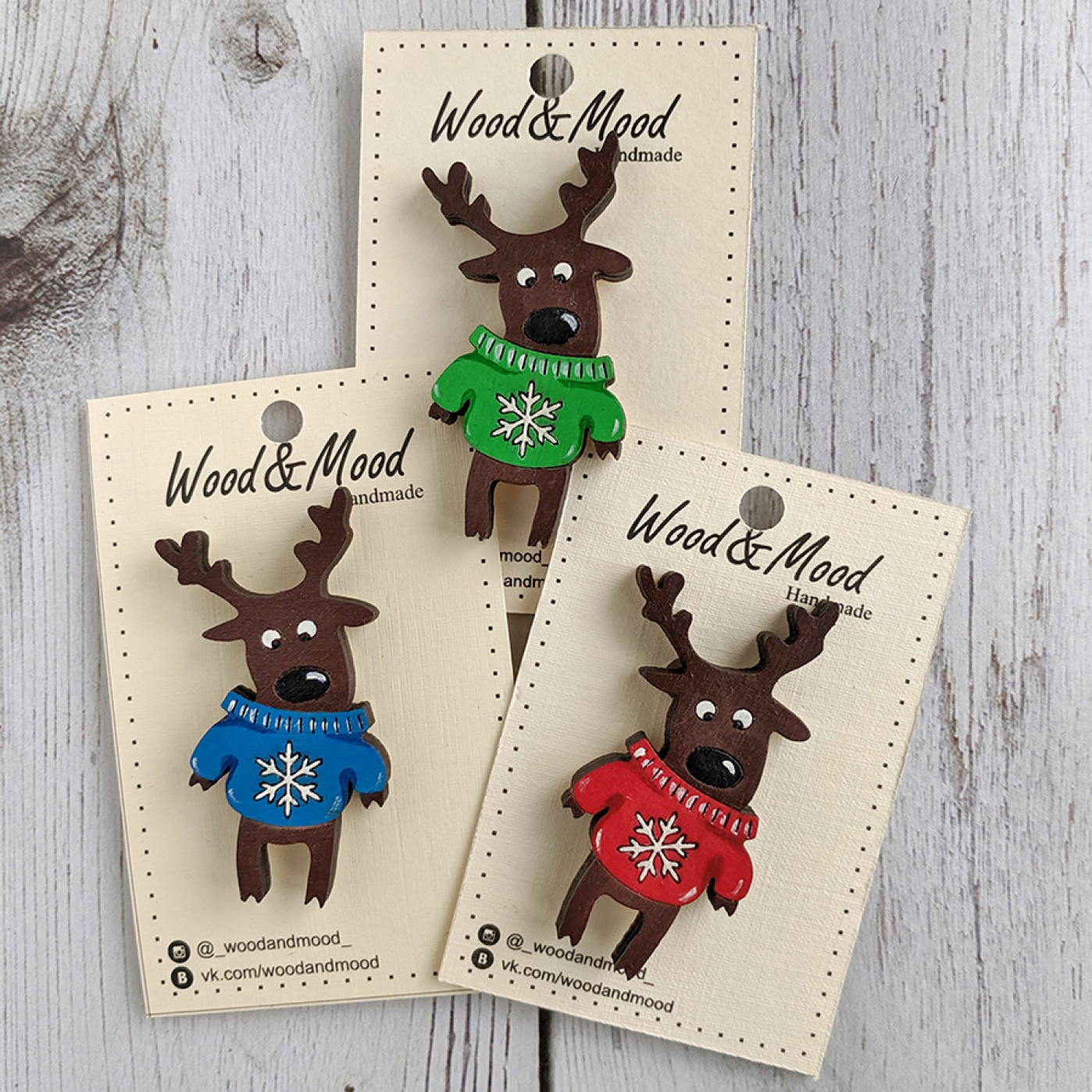 Значок ручной работы Олень в свитере