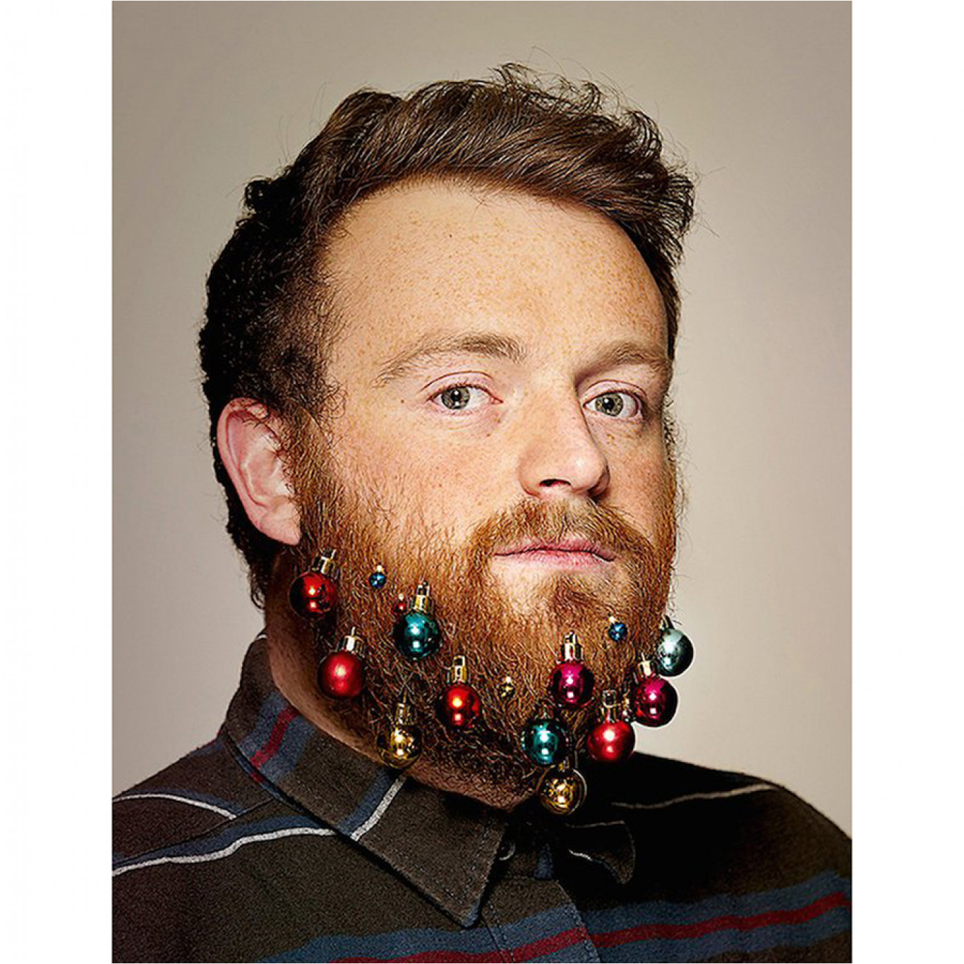 Борода украшает. Украшения для бороды. Новогодняя борода. Елочные игрушки для бороды. Креативная борода.