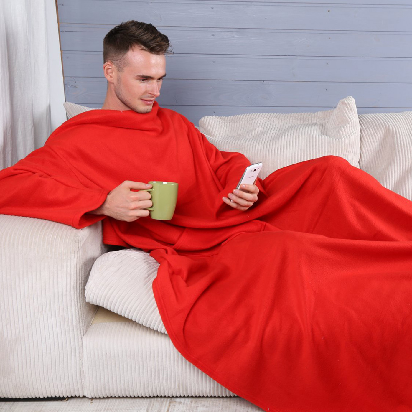 Флисовый плед с рукавами Snuggie красный купить в интернет-магазине ...