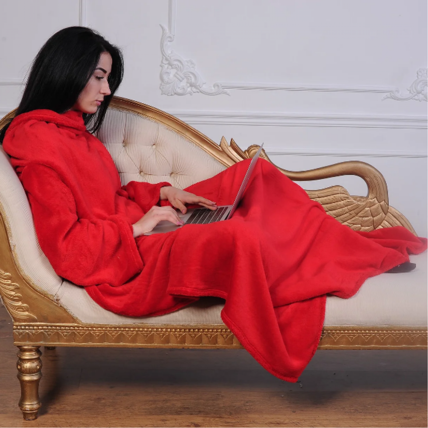 Флисовый плед с рукавами Snuggie красный Флисовый плед с рукавами Snuggie красный