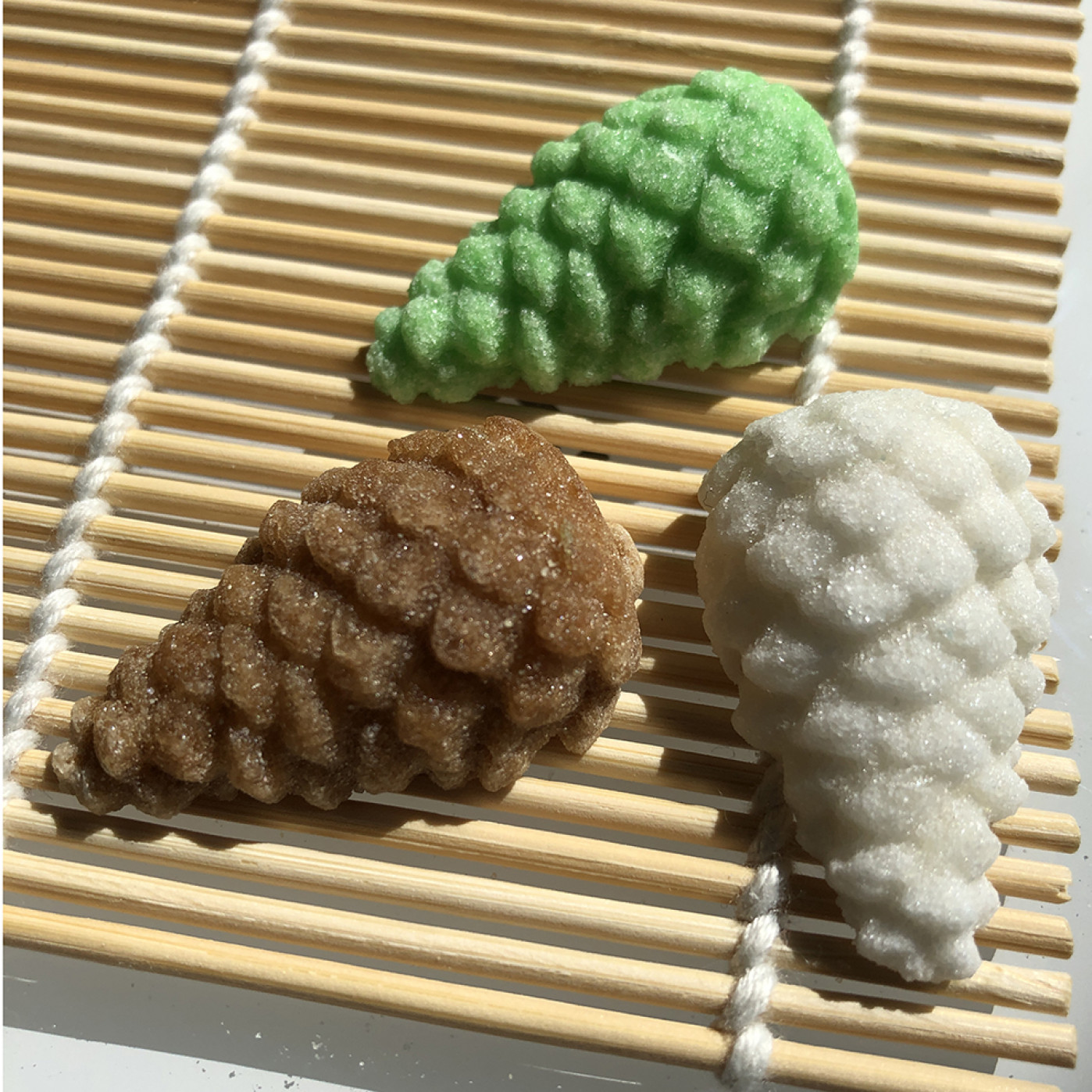 Цветной фигурный сахар ручной работы Яркого нового года Шишки