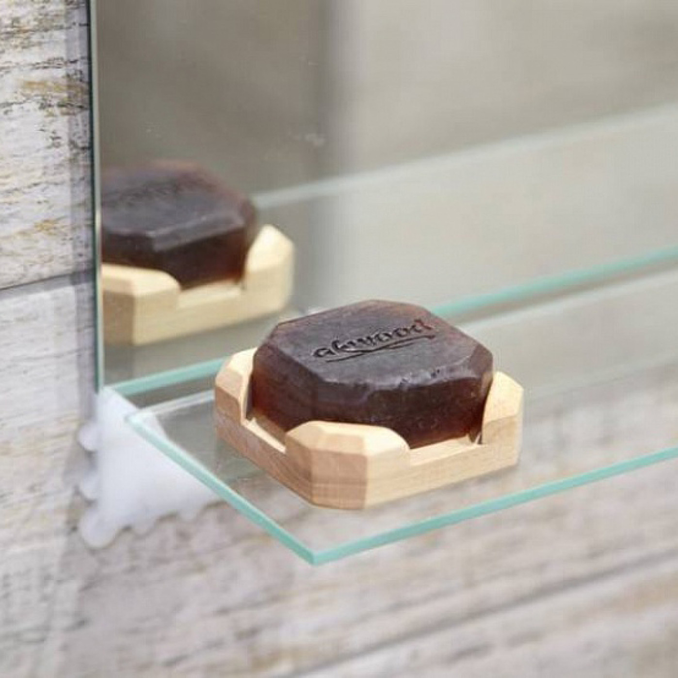 Натуральное мыло Akwood Золотой Алтай в комплекте с мыльницей