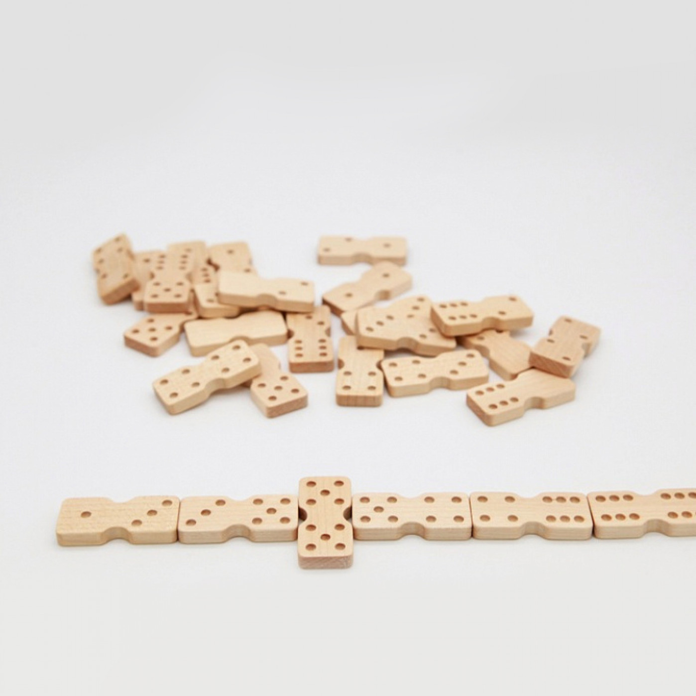 Деревянное домино Akwood с тремя шкантами