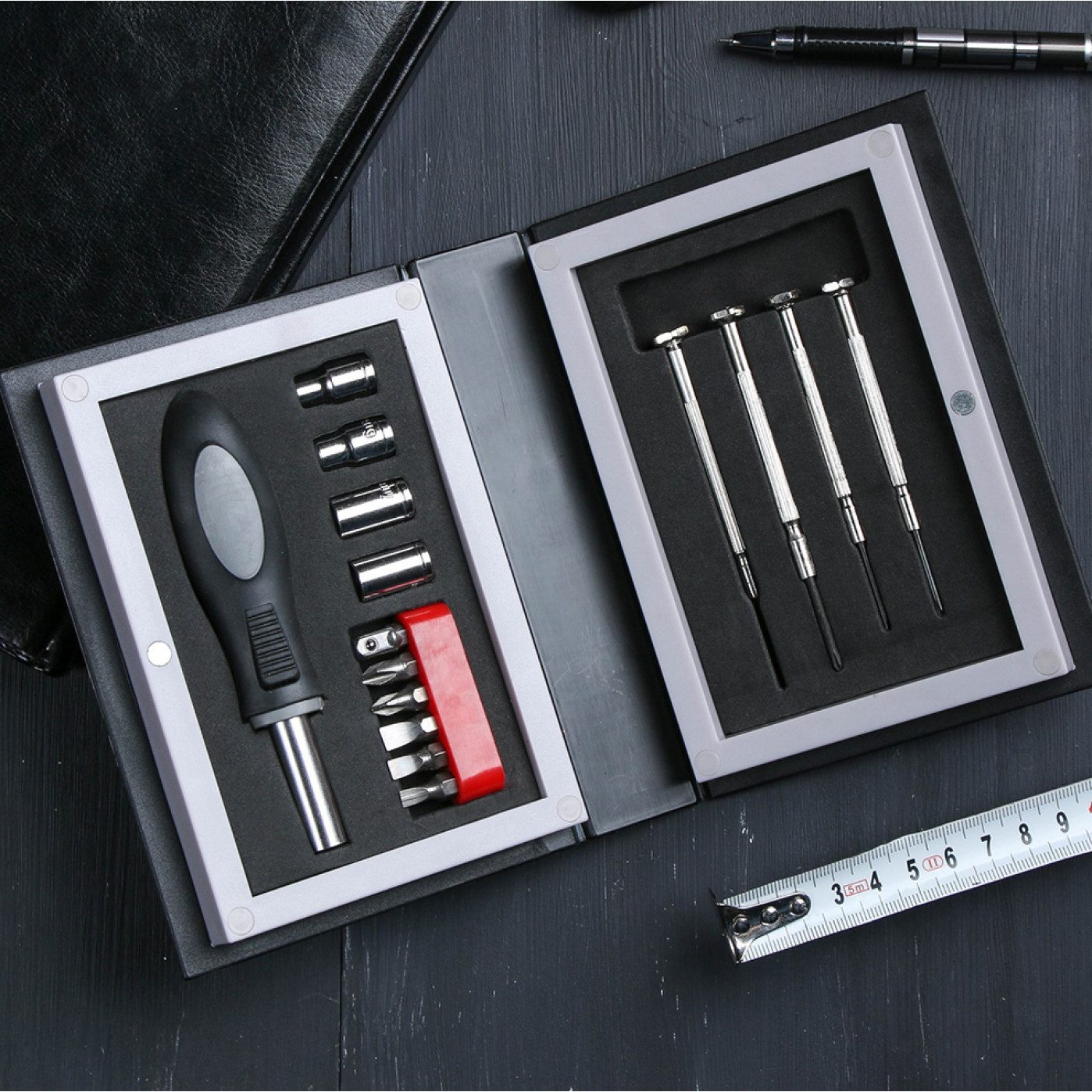 Набор инструментов в книге 23 февраля 15 предметов