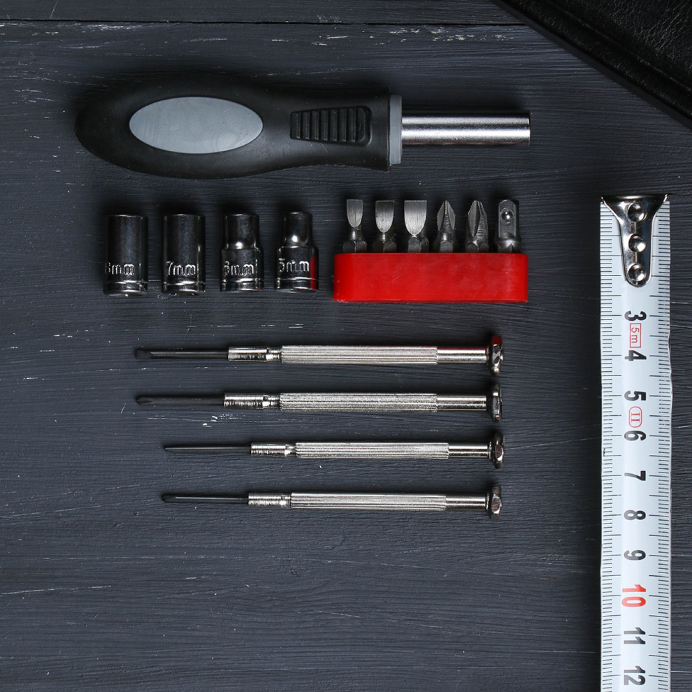 Набор инструментов в книге 23 февраля 15 предметов