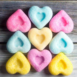 Цветной фигурный сахар ручной работы со вкусом земляники Сердечки