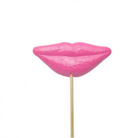 Леденец на палочке со вкусом земляники Губы-2