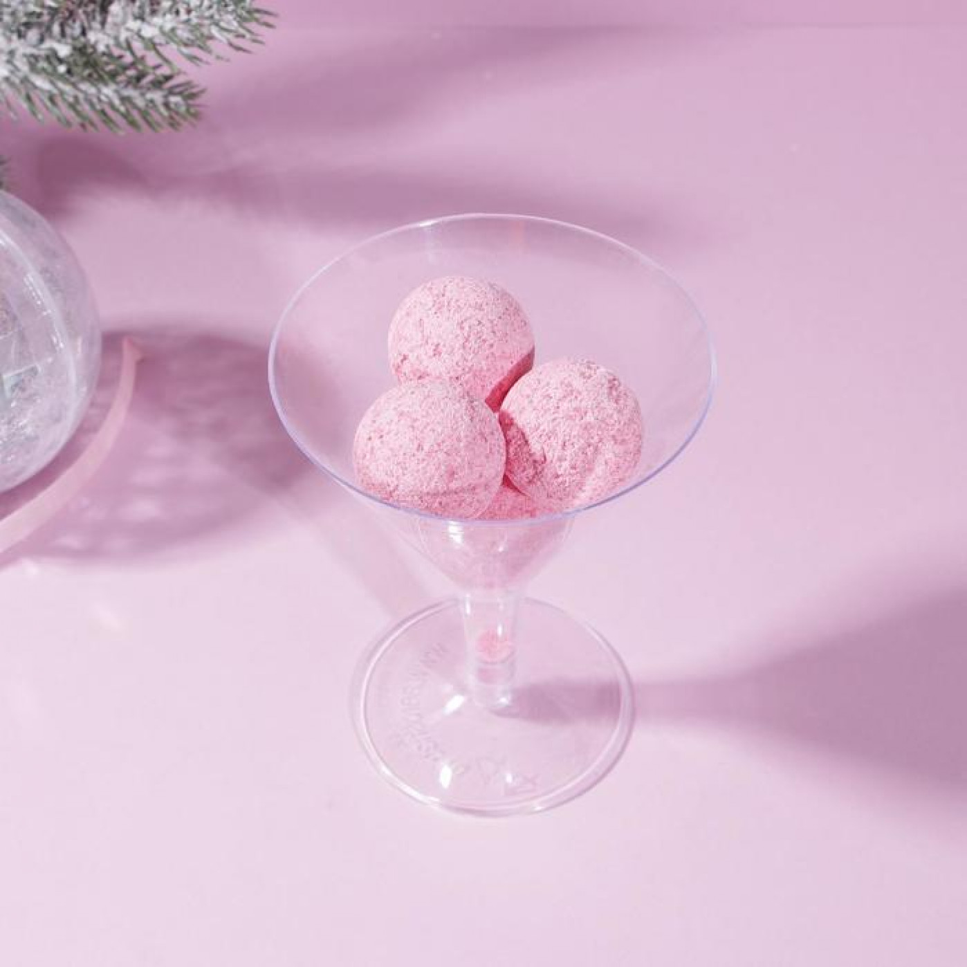 Подарочный набор с ароматом розы Мечтай бомбочки для ванн и гель для душа