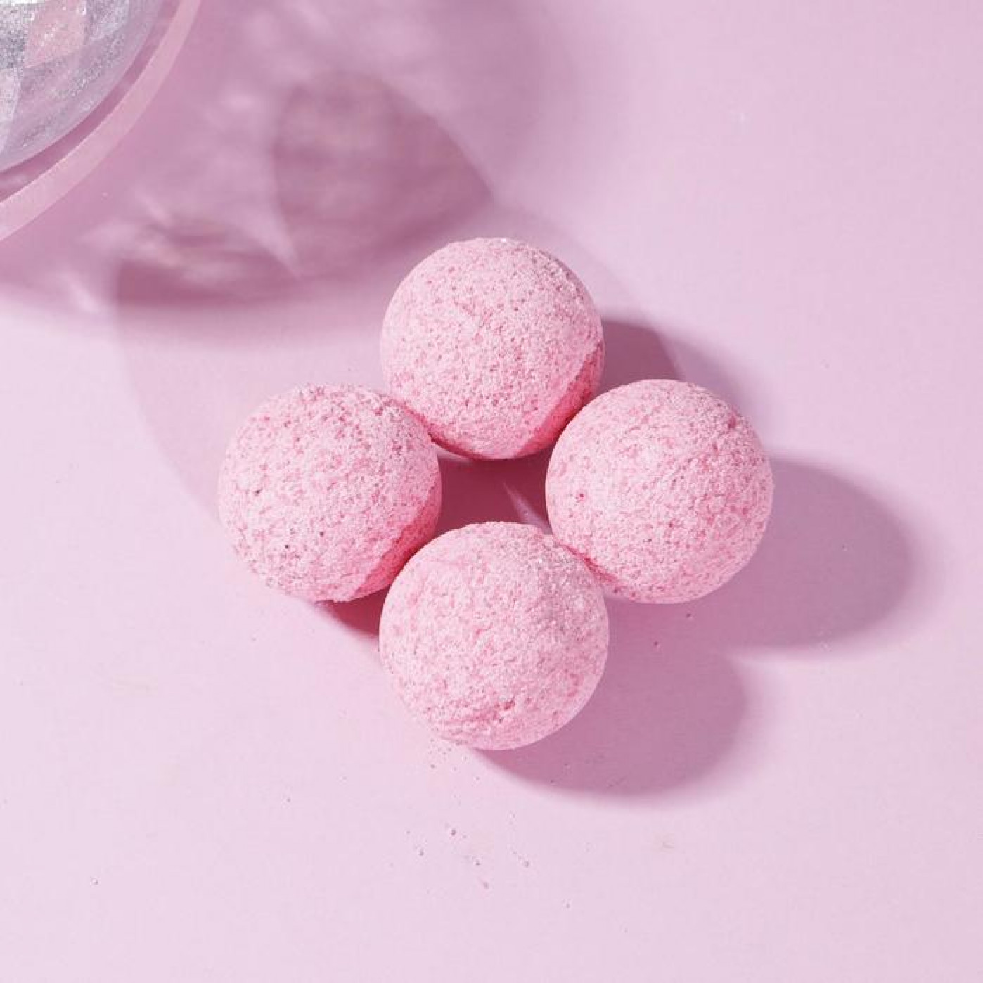 Подарочный набор с ароматом розы Мечтай бомбочки для ванн и гель для душа