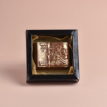 Шоколадная медаль из ремесленного крафтового шоколада в виде стопки долларов "К деньгам"