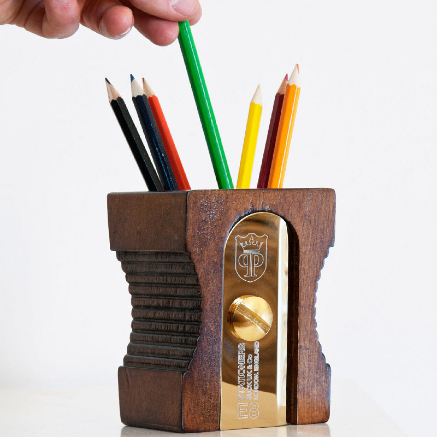 Органайзер для рабочего стола Sharpener Suck UK в виде точиклки Органайзер для рабочего стола Sharpener Suck UK в виде точиклки