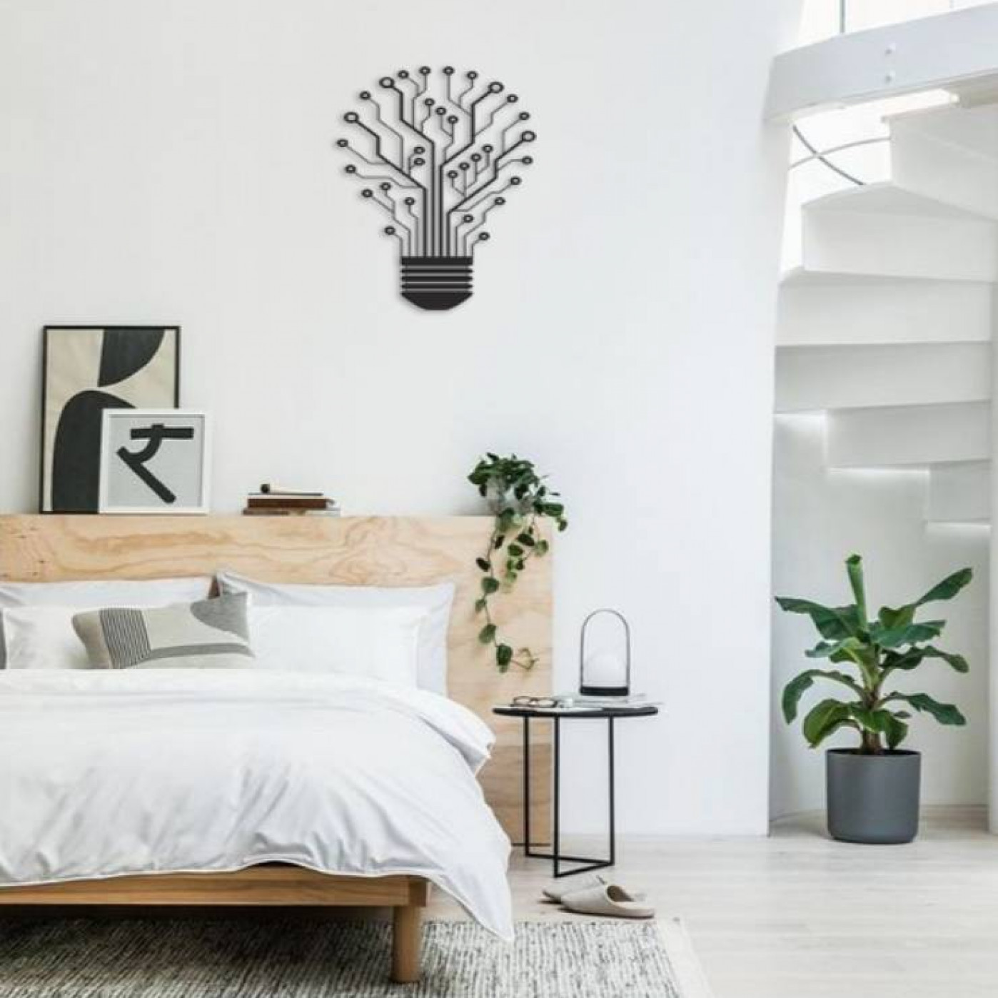 Настенное панно из дерева Лампочка