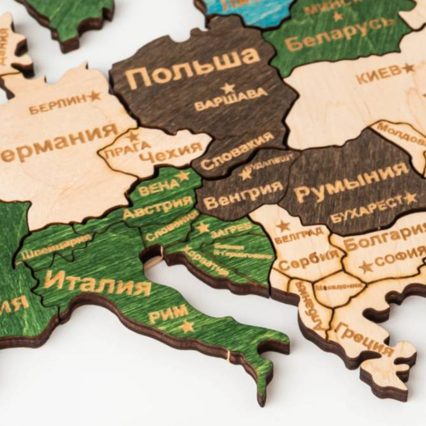 Деревянная карта мира 60 х 105 см.