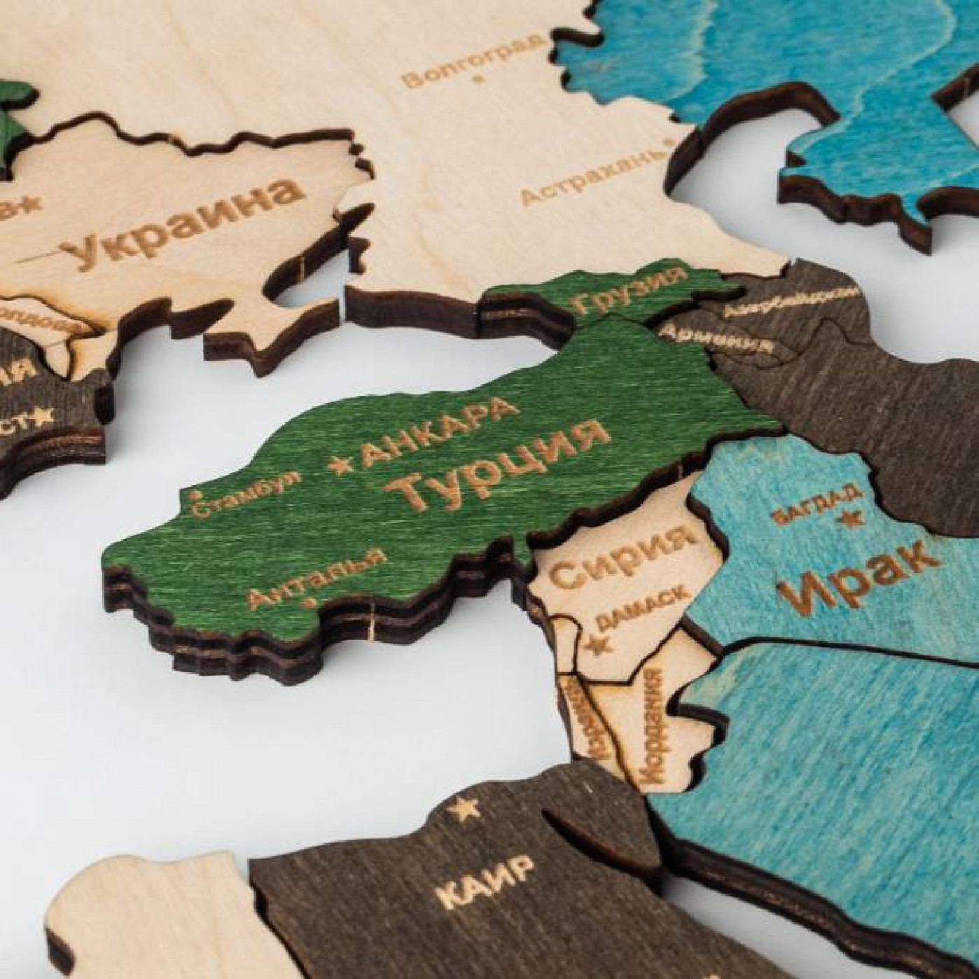 Деревянная карта мира 60 х 105 см.