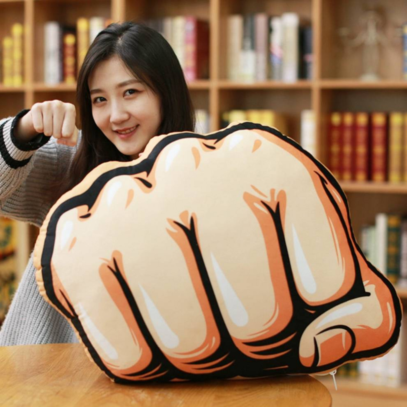 Подушка для дома или авто Кулак