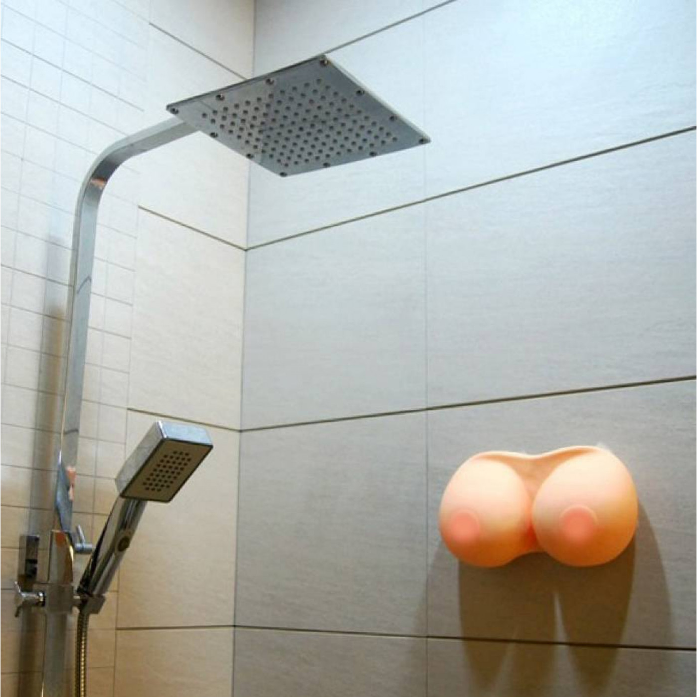 Диспенсер для жидкого мыла Грудь