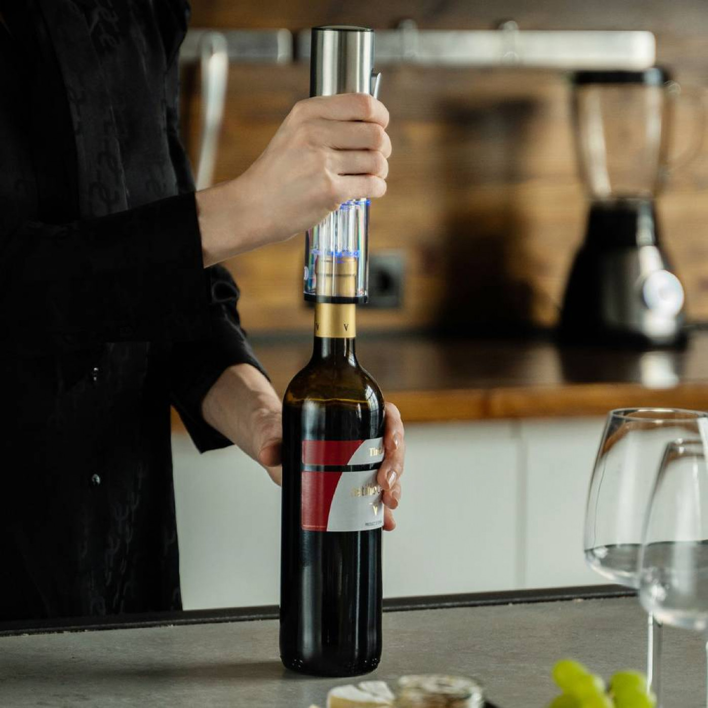 Электрический штопор с ножом для фольги Wine Diesel (разные цвета) Электрический штопор с ножом для фольги Wine Diesel (разные цвета)