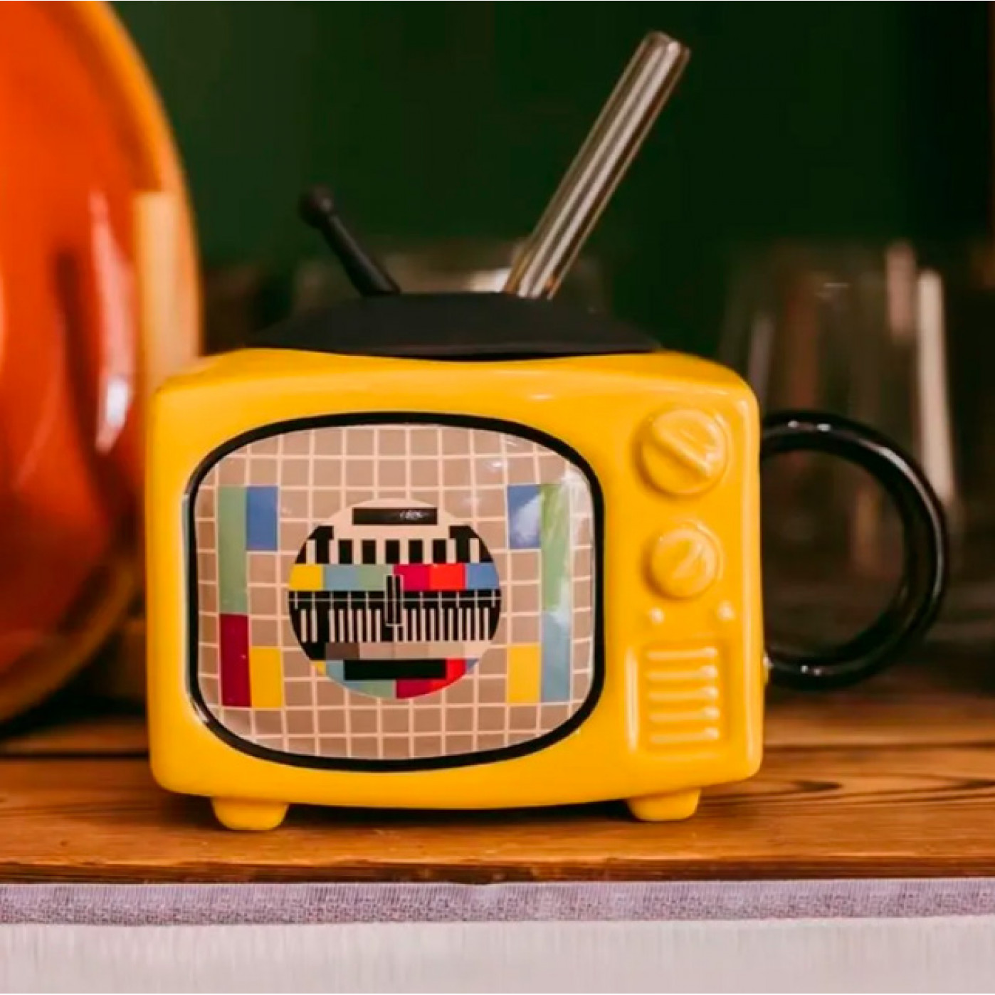 Кружка с крышкой и трубочкой Ретро Телевизор (разные цвета)