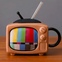 Кружка с крышкой и трубочкой Ретро Телевизор бежевый