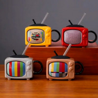 Кружка с крышкой и трубочкой Ретро Телевизор (разные цвета)