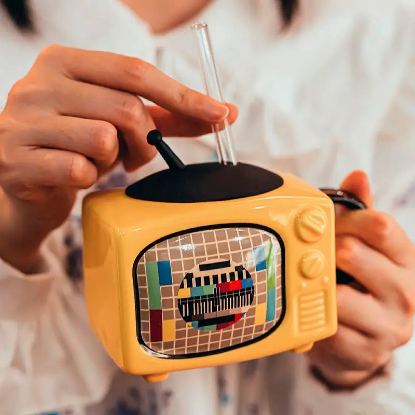 Кружка с крышкой и трубочкой Ретро Телевизор (разные цвета)