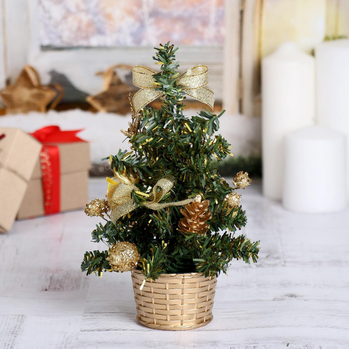 Новогодняя настольная елочка Зимние цветы (искусственная) Новогодняя настольная елочка Зимние цветы (искусственная)