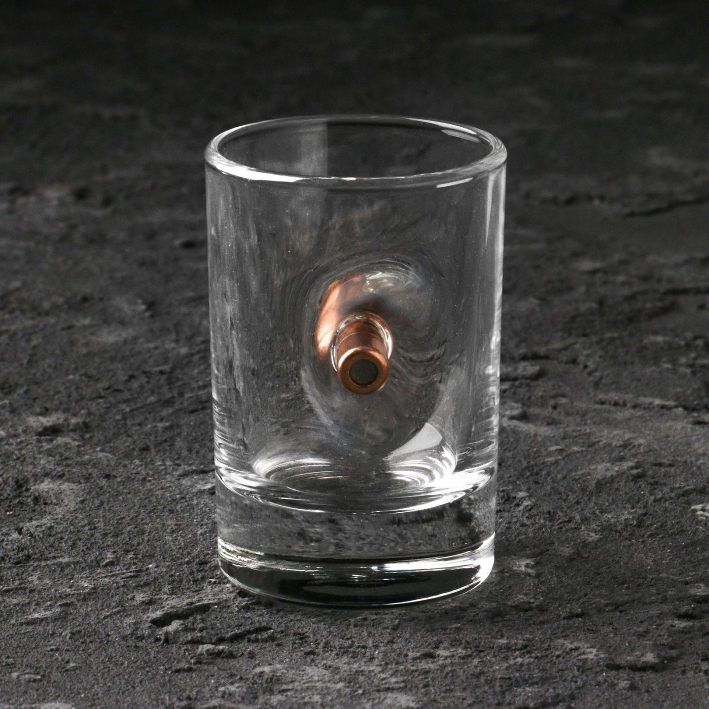 Подарочный набор Непробиваемый (2 стопки, зажигалка, подставка)